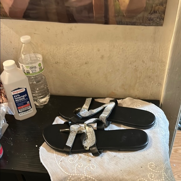 Elegant Black Sandals with Silver Accents - Picture 2 of 5